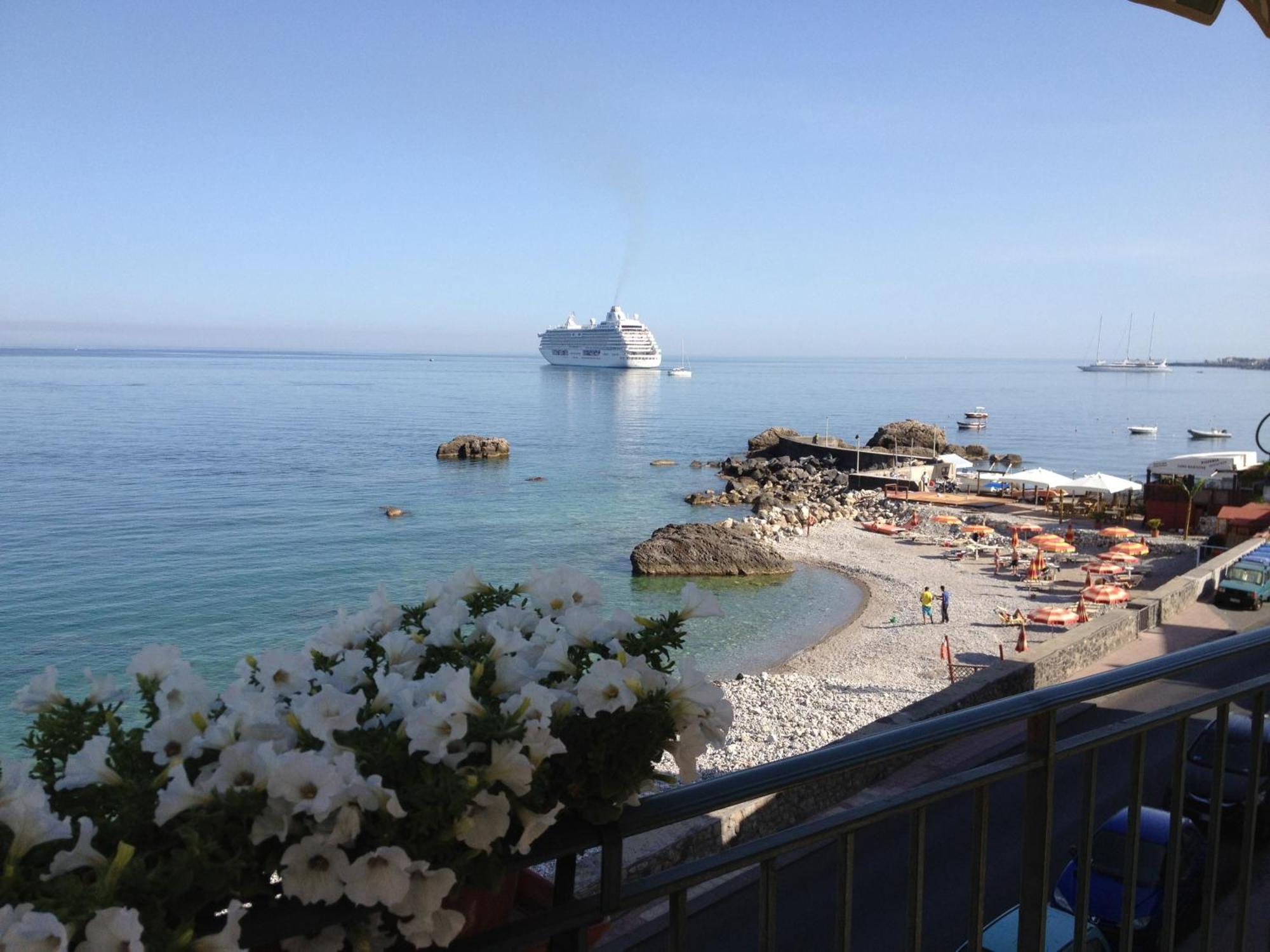 Miramare Giardini-Naxos