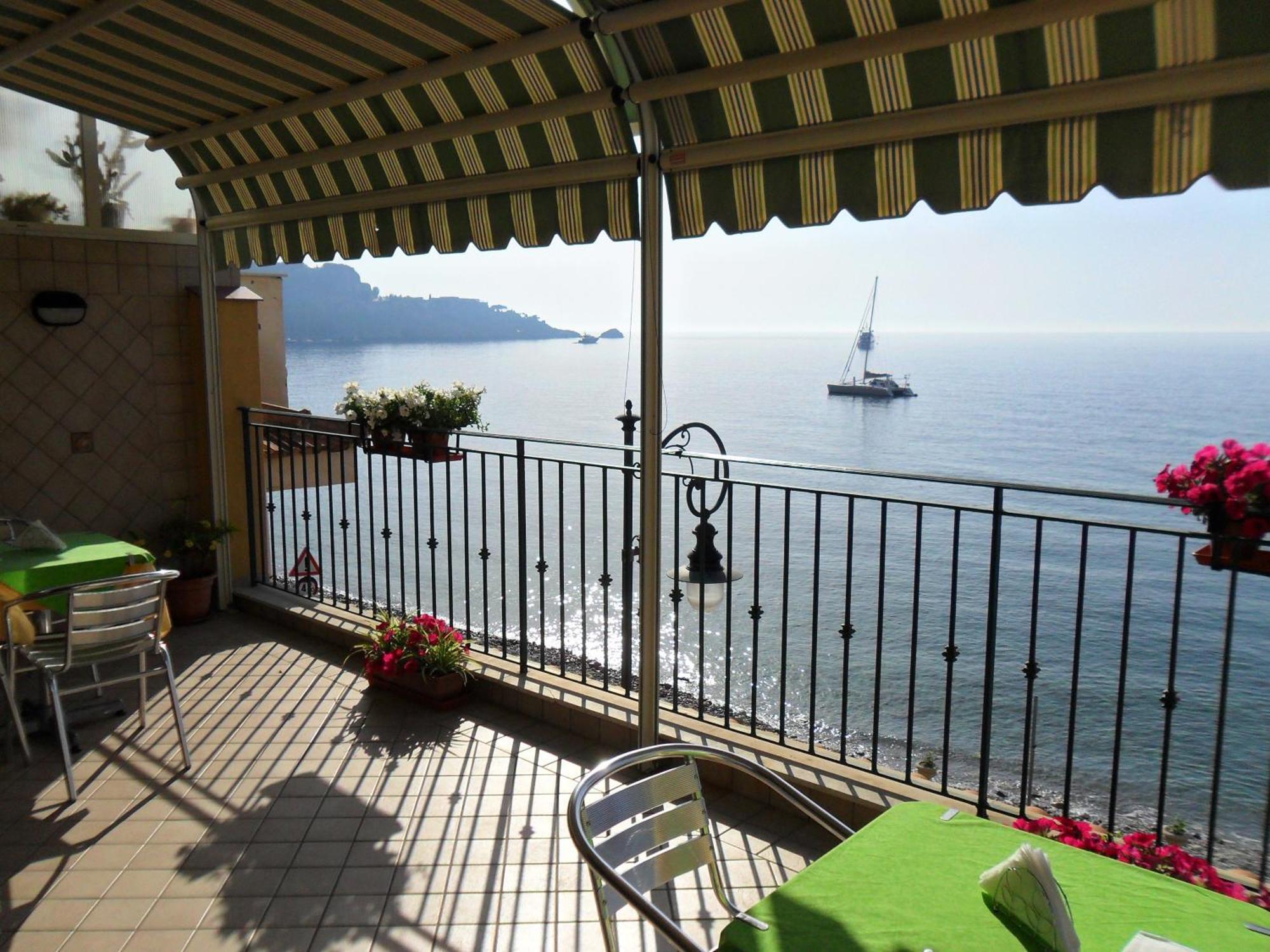 Bed & Breakfast Miramare Giardini-Naxos