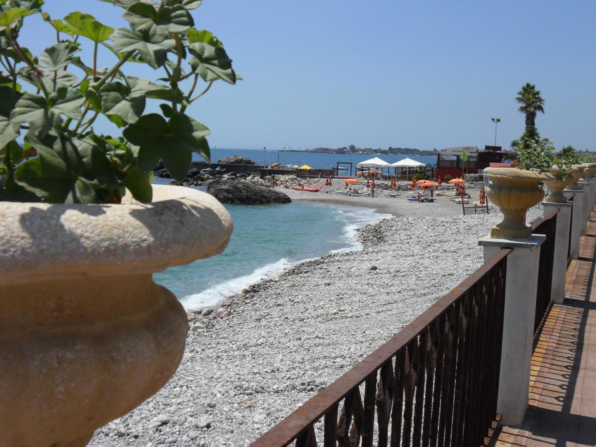 Miramare Giardini-Naxos
