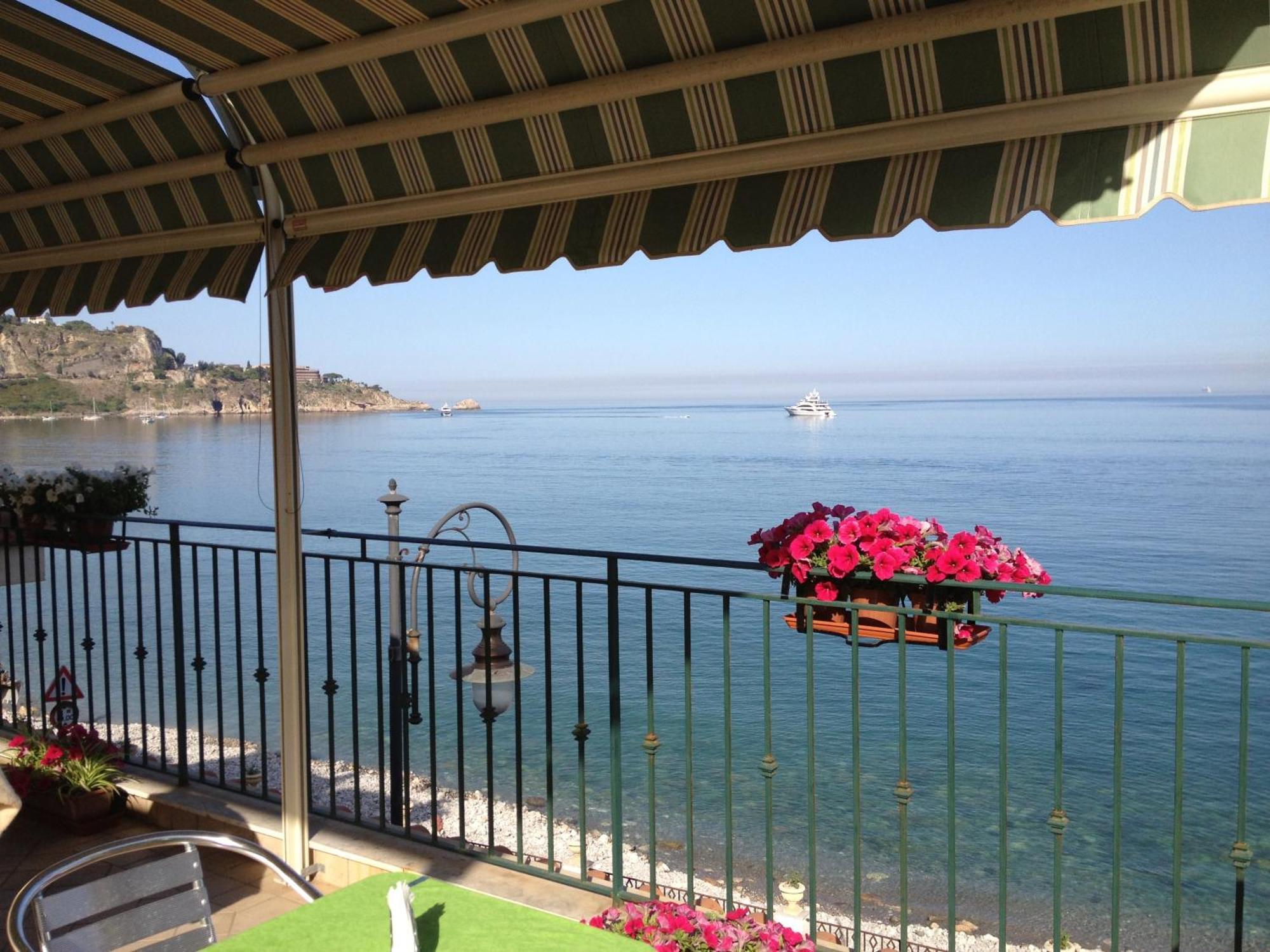 Miramare Giardini-Naxos